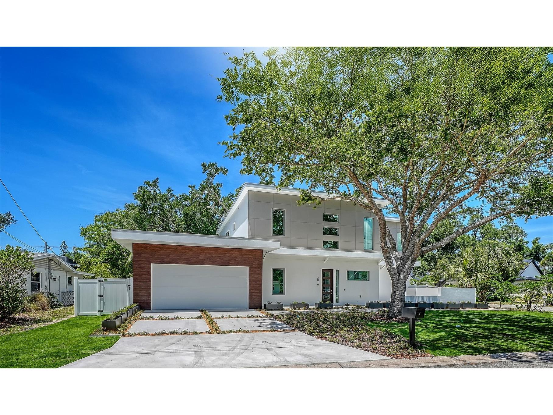 2010 Hyde Park Circle Sarasota FL 34239 A4687471 image3
