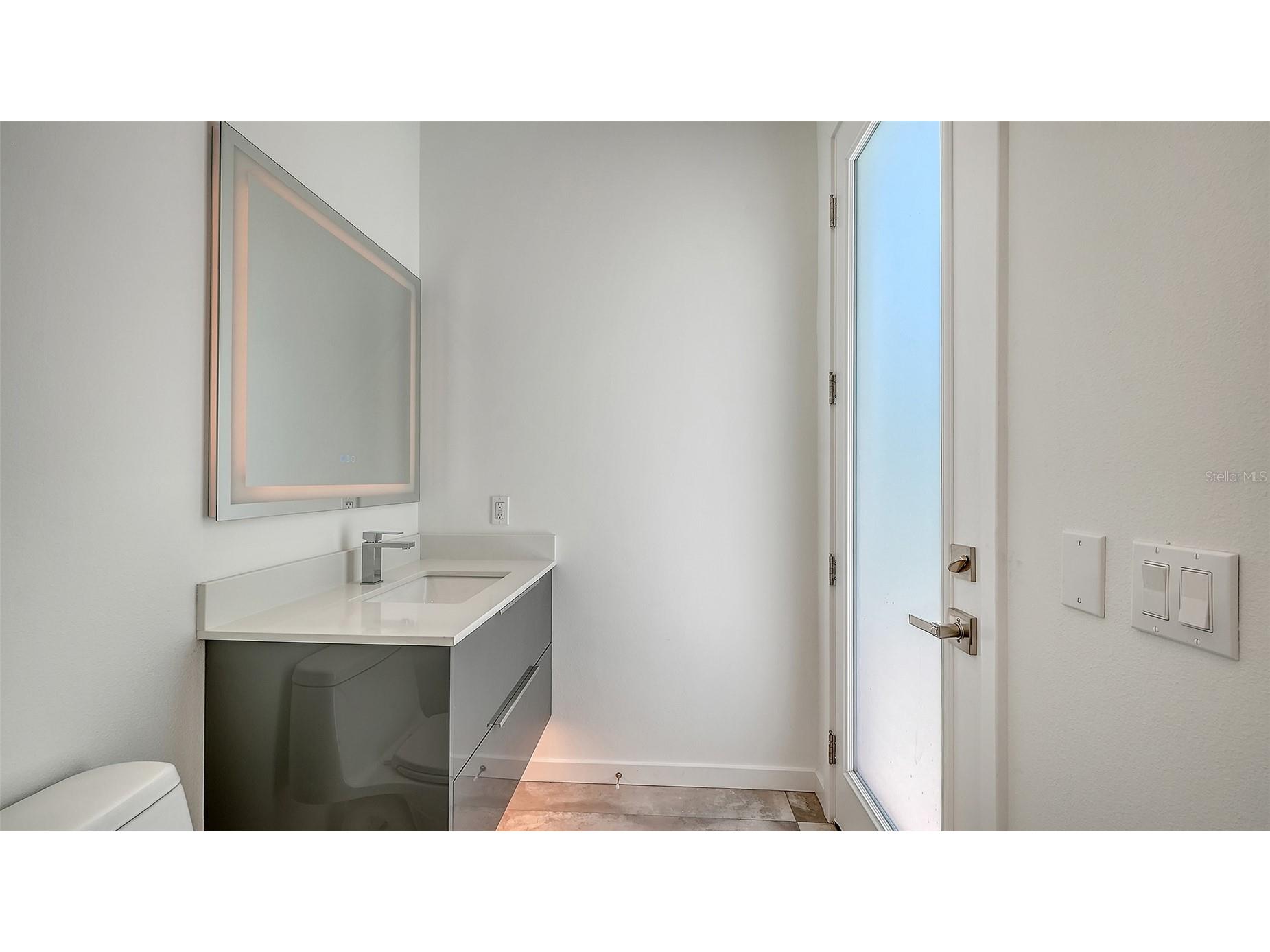 2010 Hyde Park Circle Sarasota FL 34239 A4687471 image32