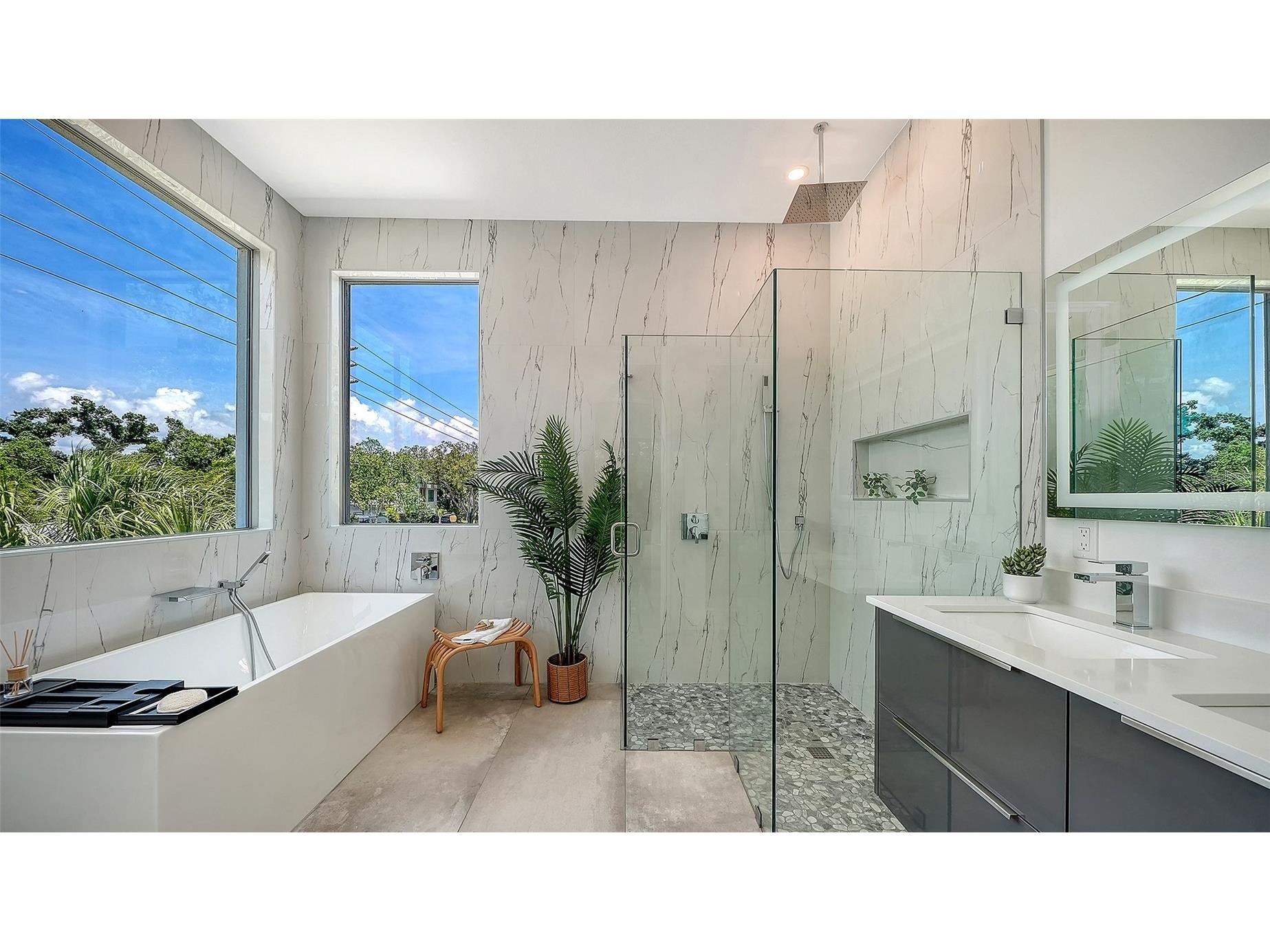 2010 Hyde Park Circle Sarasota FL 34239 A4687471 image43