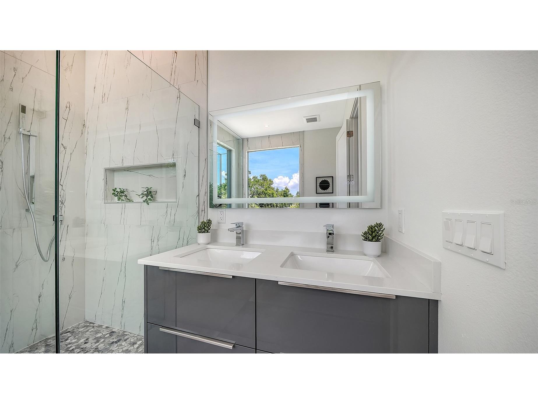 2010 Hyde Park Circle Sarasota FL 34239 A4687471 image45