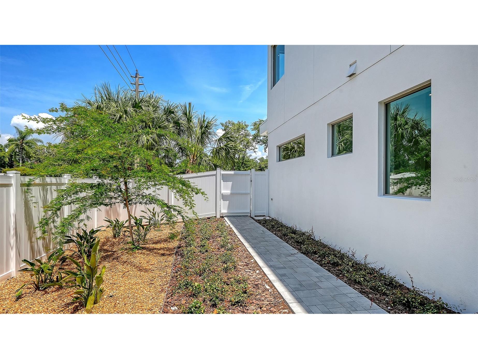 2010 Hyde Park Circle Sarasota FL 34239 A4687471 image55