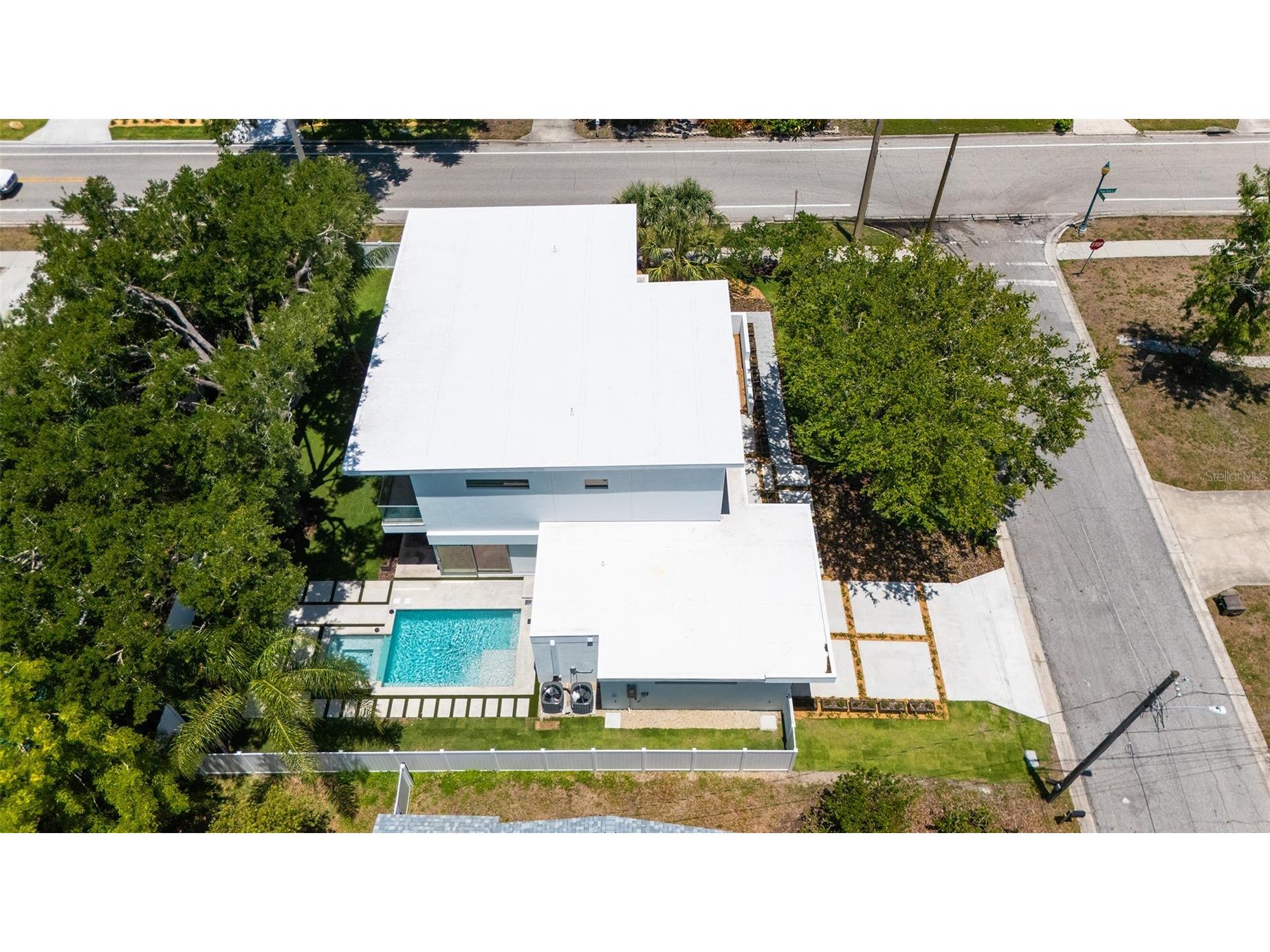 2010 Hyde Park Circle Sarasota FL 34239 A4687471 image57