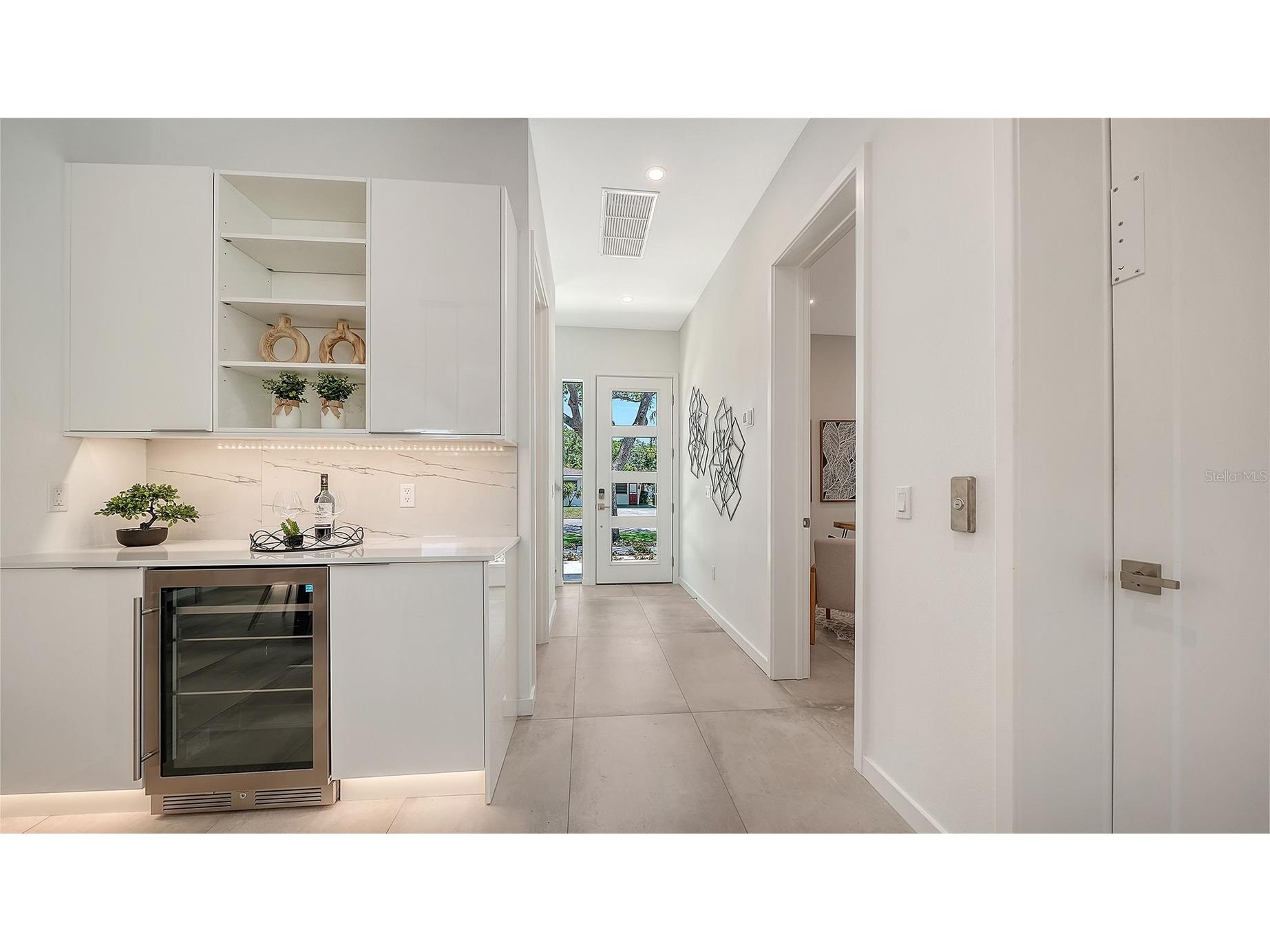 2010 Hyde Park Circle Sarasota FL 34239 A4687471 image6