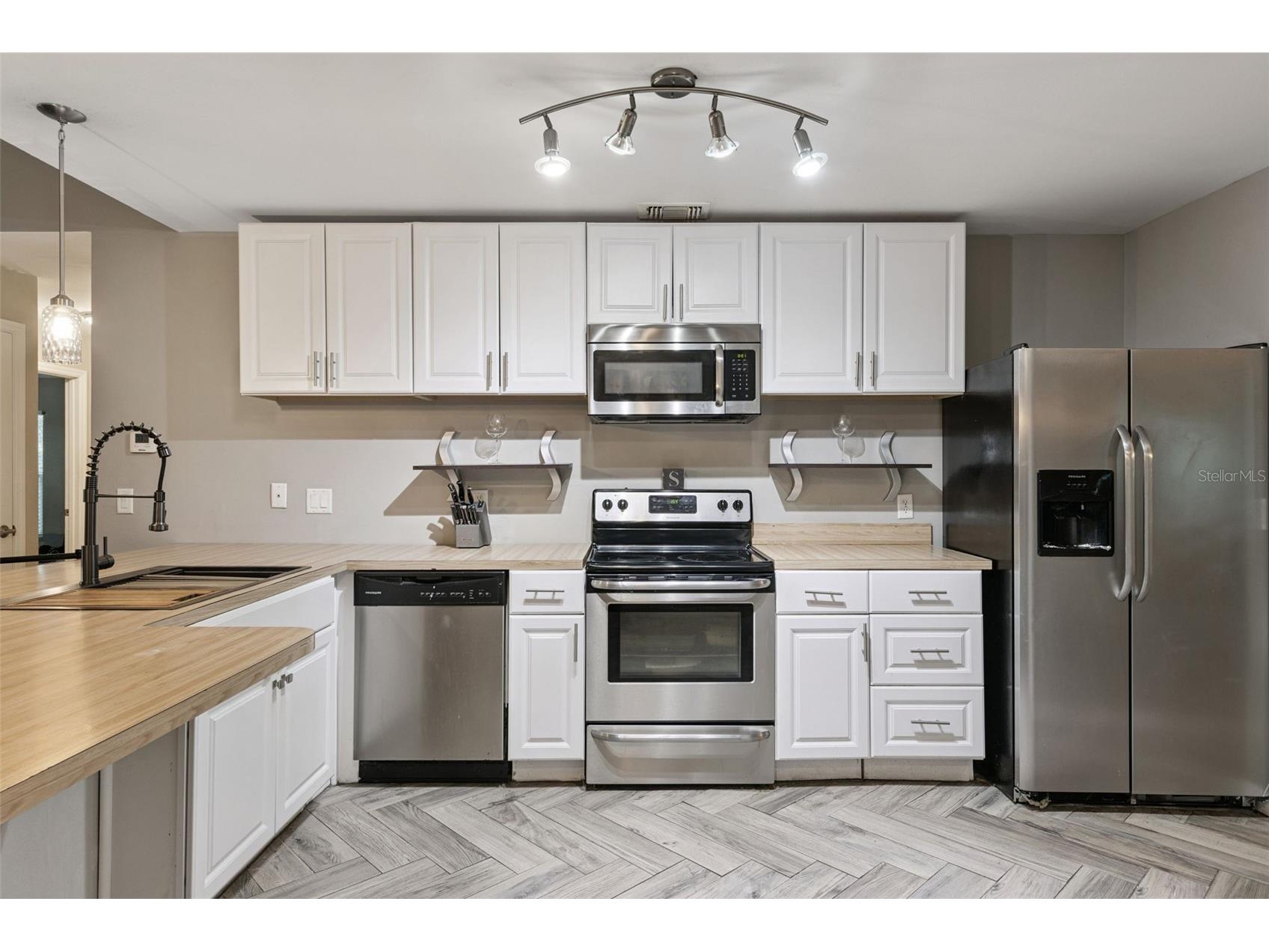 2011 Excalibur Drive Orlando FL 32822 O6421370 image13