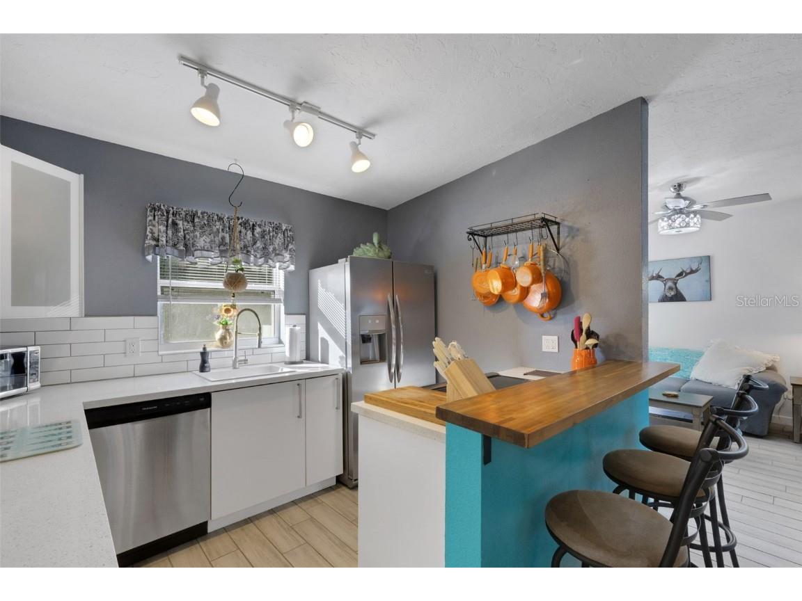 2011 Harvard Avenue Bradenton FL 34207 A4673934 image10