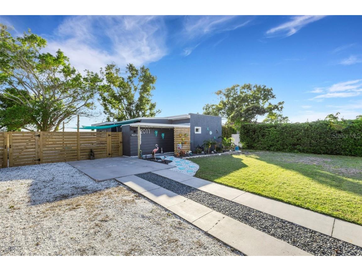 2011 Harvard Avenue Bradenton FL 34207 A4673934 image2