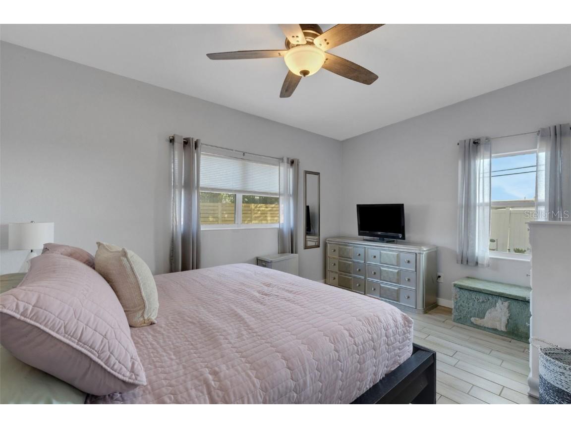 2011 Harvard Avenue Bradenton FL 34207 A4673934 image24