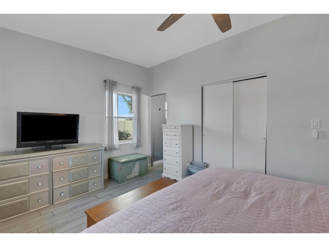 2011 Harvard Avenue Bradenton FL 34207 A4673934 image26