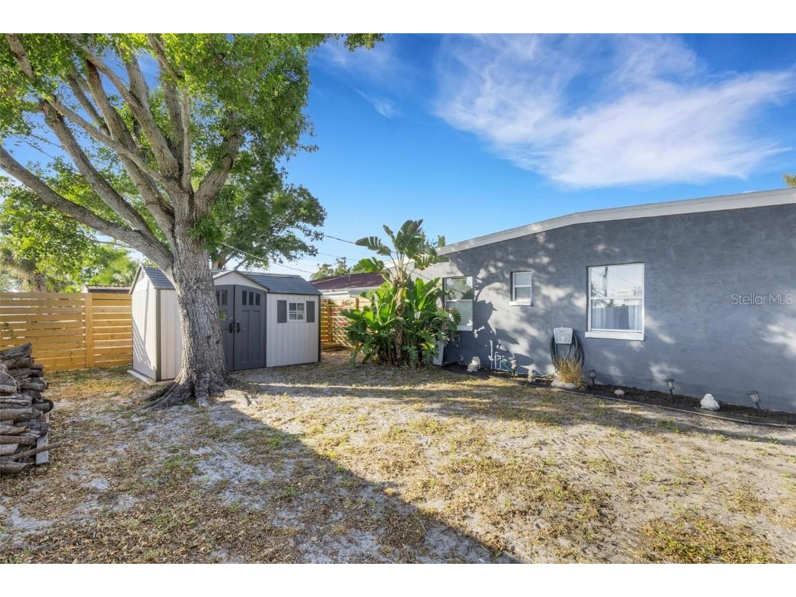 2011 Harvard Avenue Bradenton FL 34207 A4673934 image36