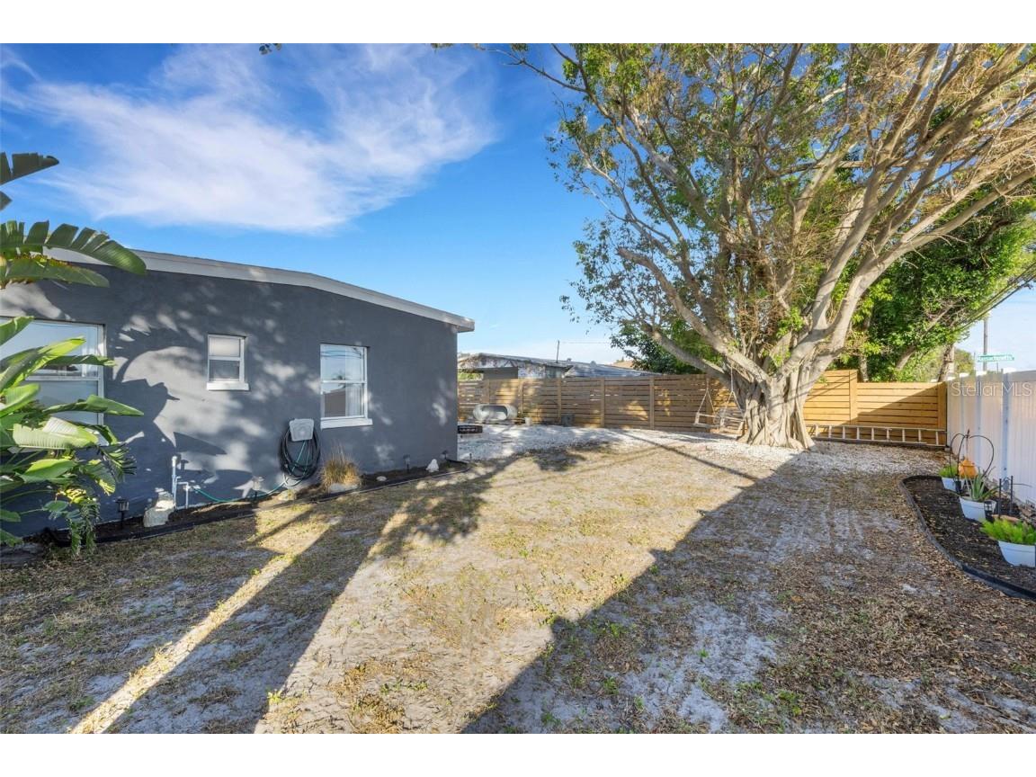 2011 Harvard Avenue Bradenton FL 34207 A4673934 image37