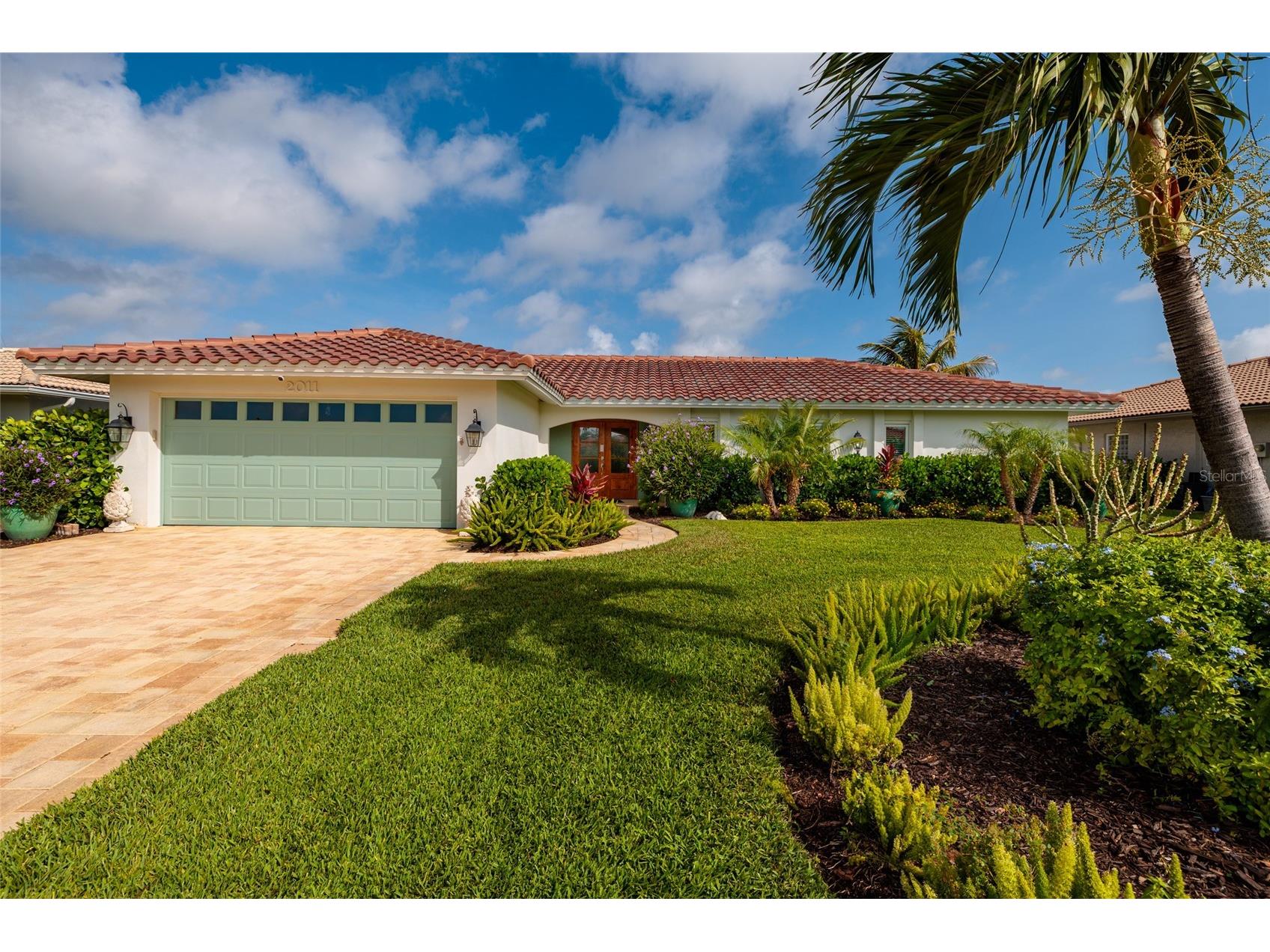 2011 Michigan Avenue NE Saint Petersburg FL 33703 - TAMPA BAY TB8513517 image1