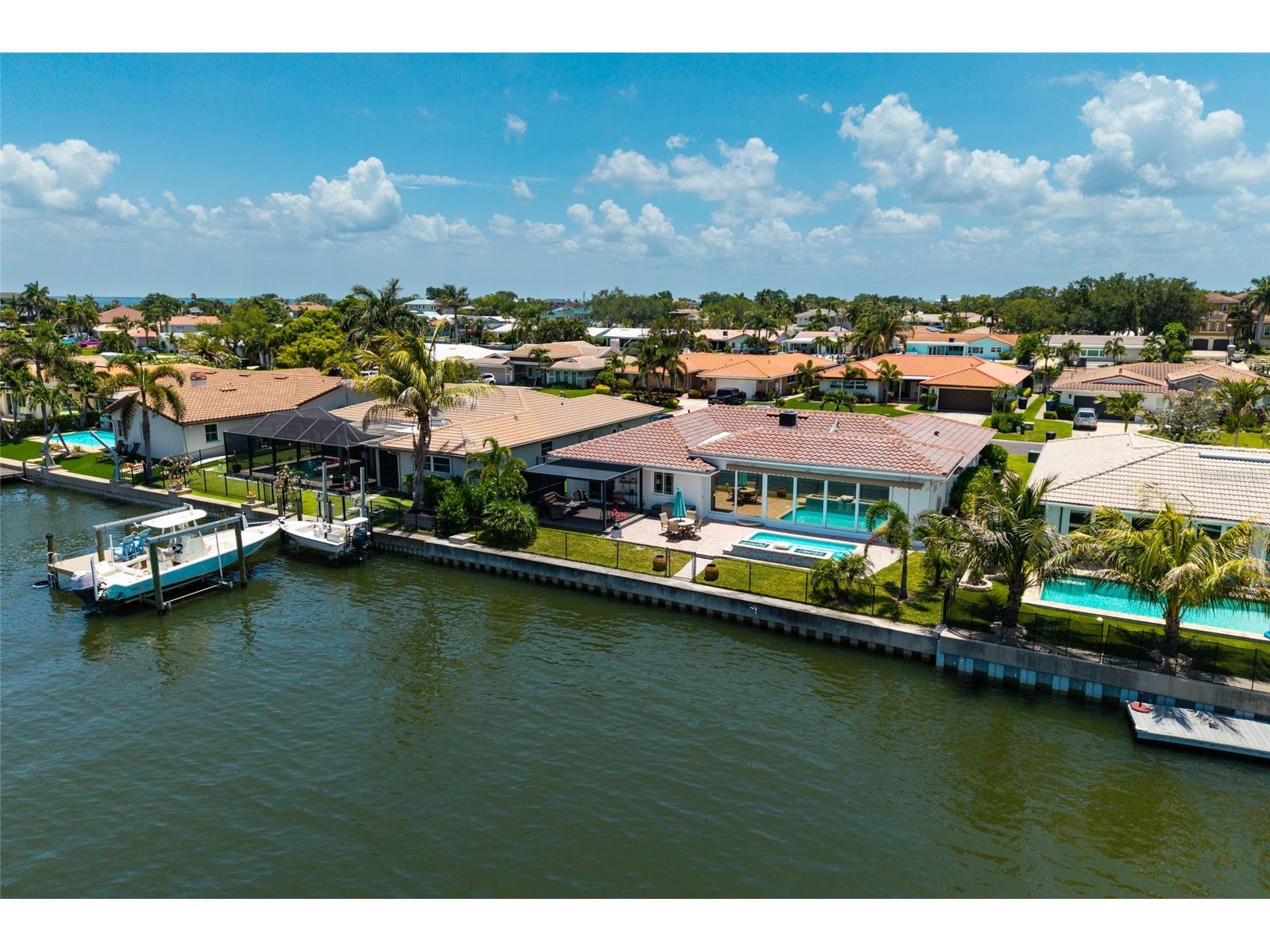 2011 Michigan Avenue NE Saint Petersburg FL 33703 - TAMPA BAY TB8513517 image10
