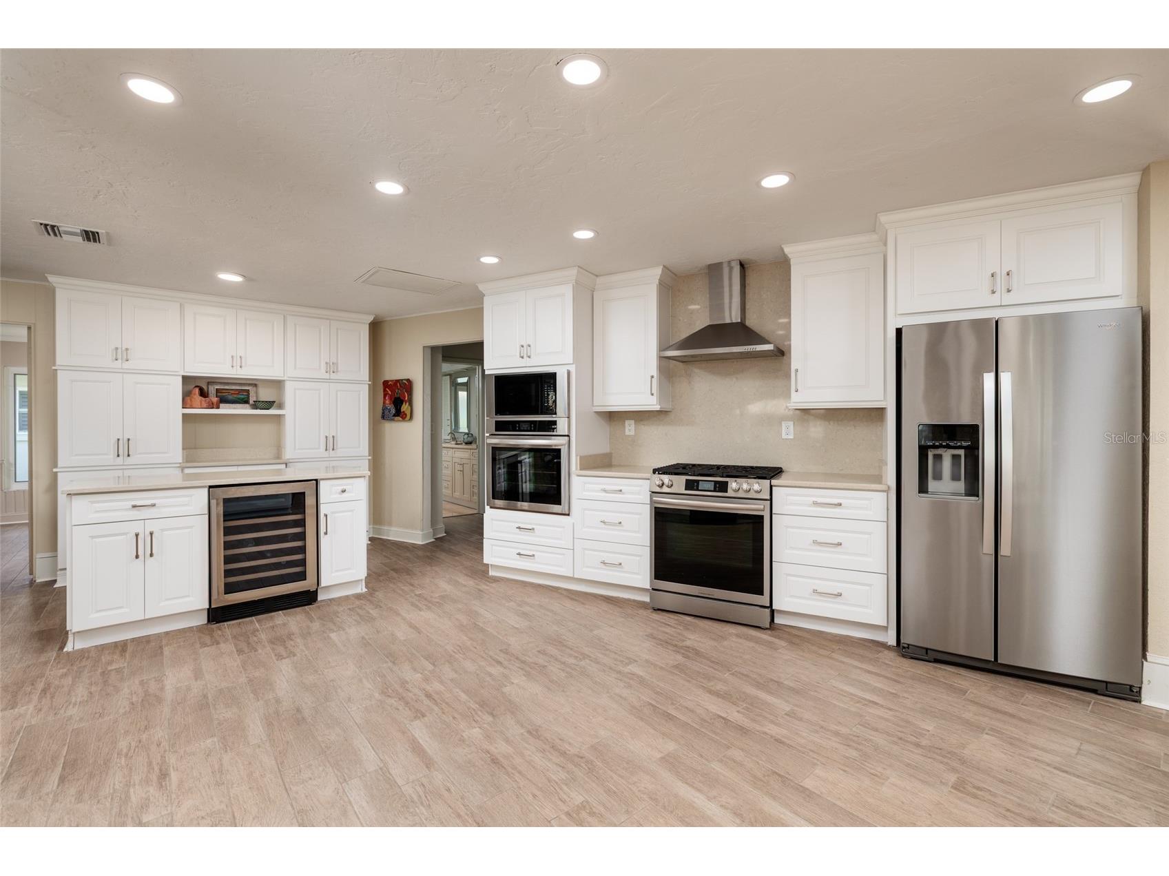2011 Michigan Avenue NE Saint Petersburg FL 33703 - TAMPA BAY TB8513517 image19