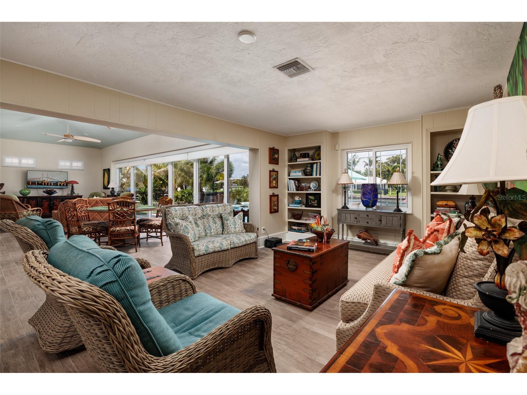 2011 Michigan Avenue NE Saint Petersburg FL 33703 - TAMPA BAY TB8513517 image22