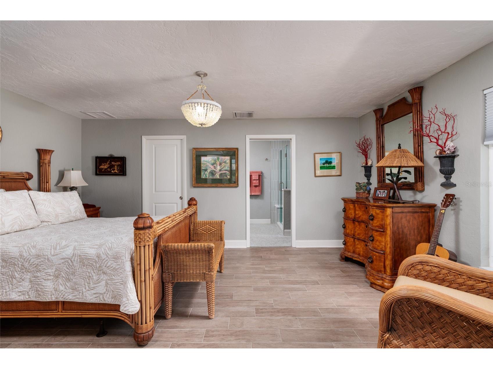 2011 Michigan Avenue NE Saint Petersburg FL 33703 - TAMPA BAY TB8513517 image43