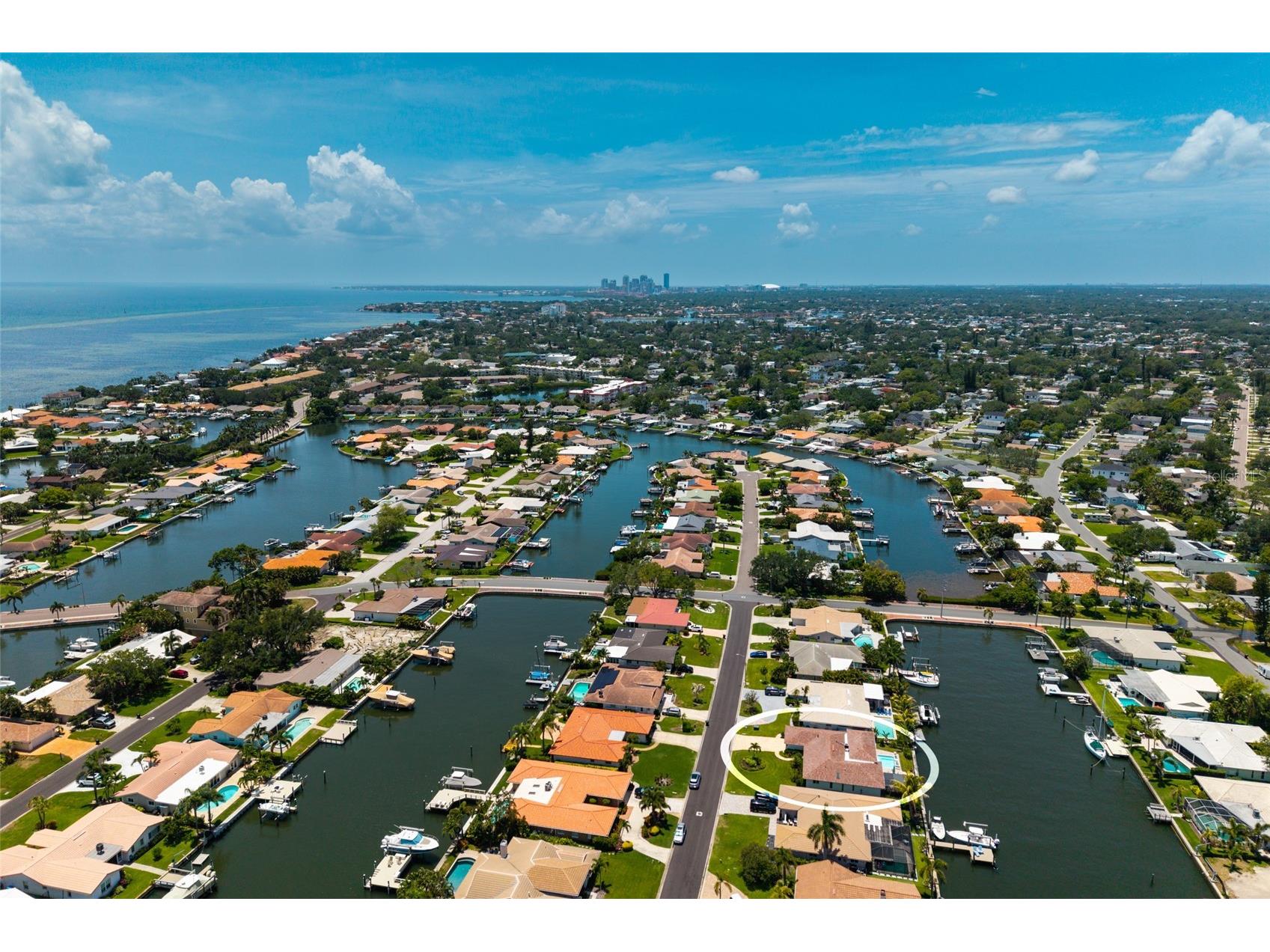 2011 Michigan Avenue NE Saint Petersburg FL 33703 - TAMPA BAY TB8513517 image56