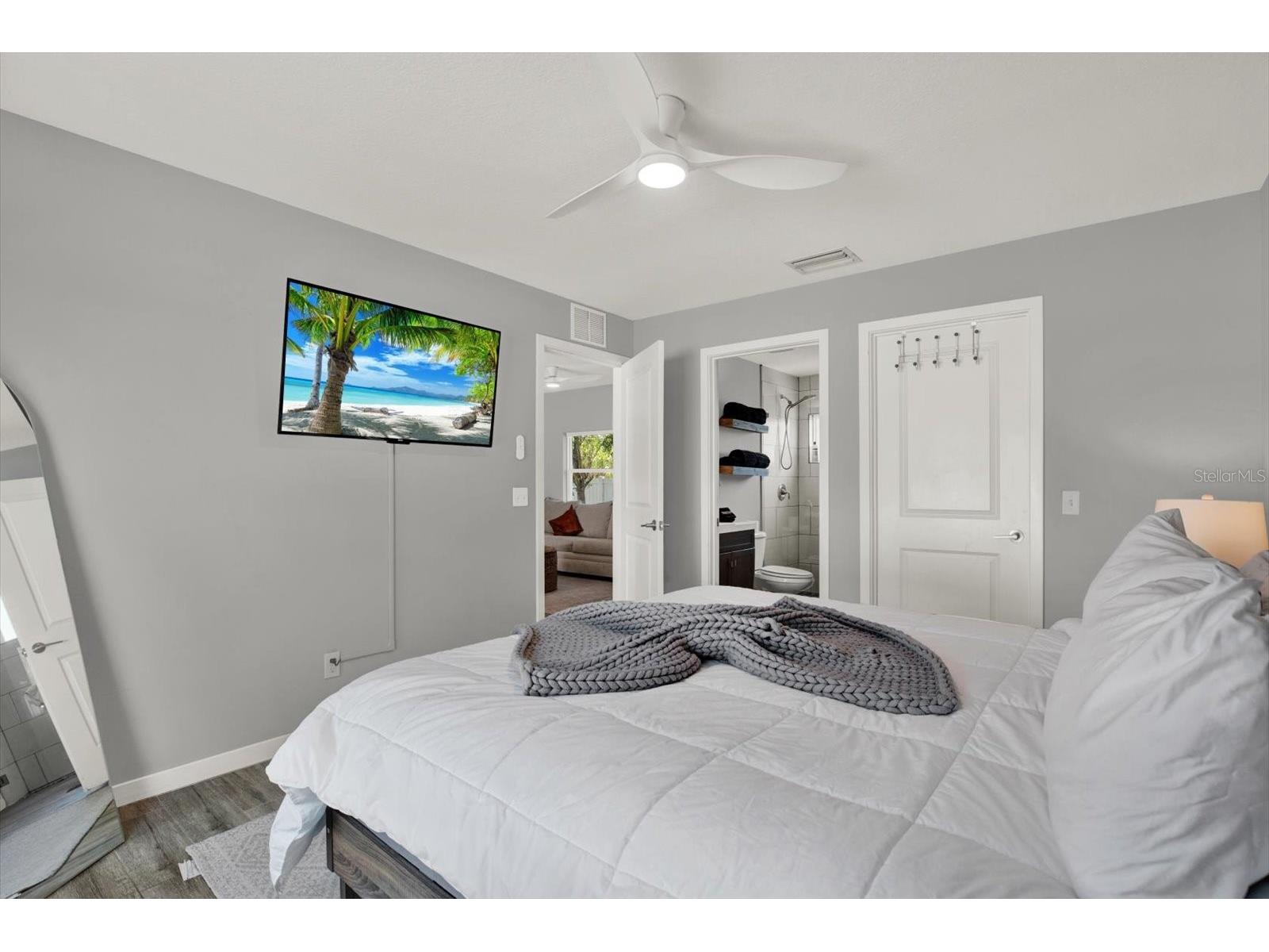 2011 Outer Drive Sarasota FL 34231 TB8528317 image10