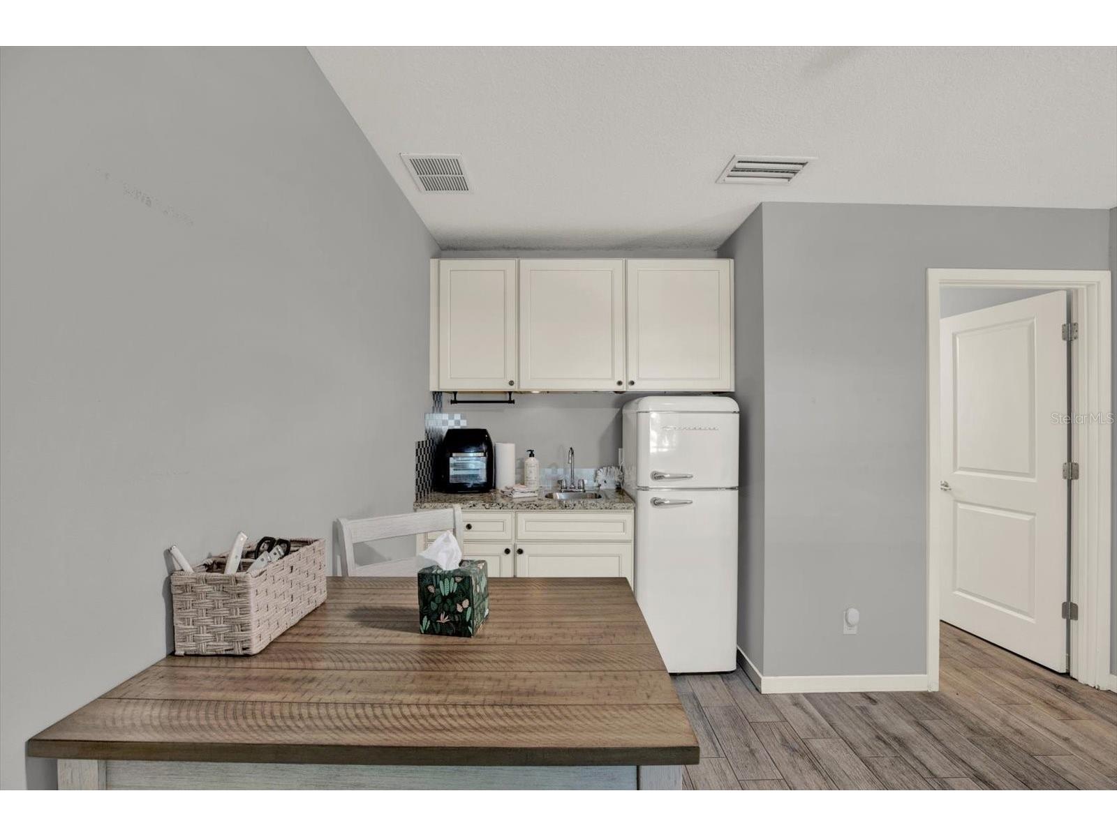 2011 Outer Drive Sarasota FL 34231 TB8528317 image21