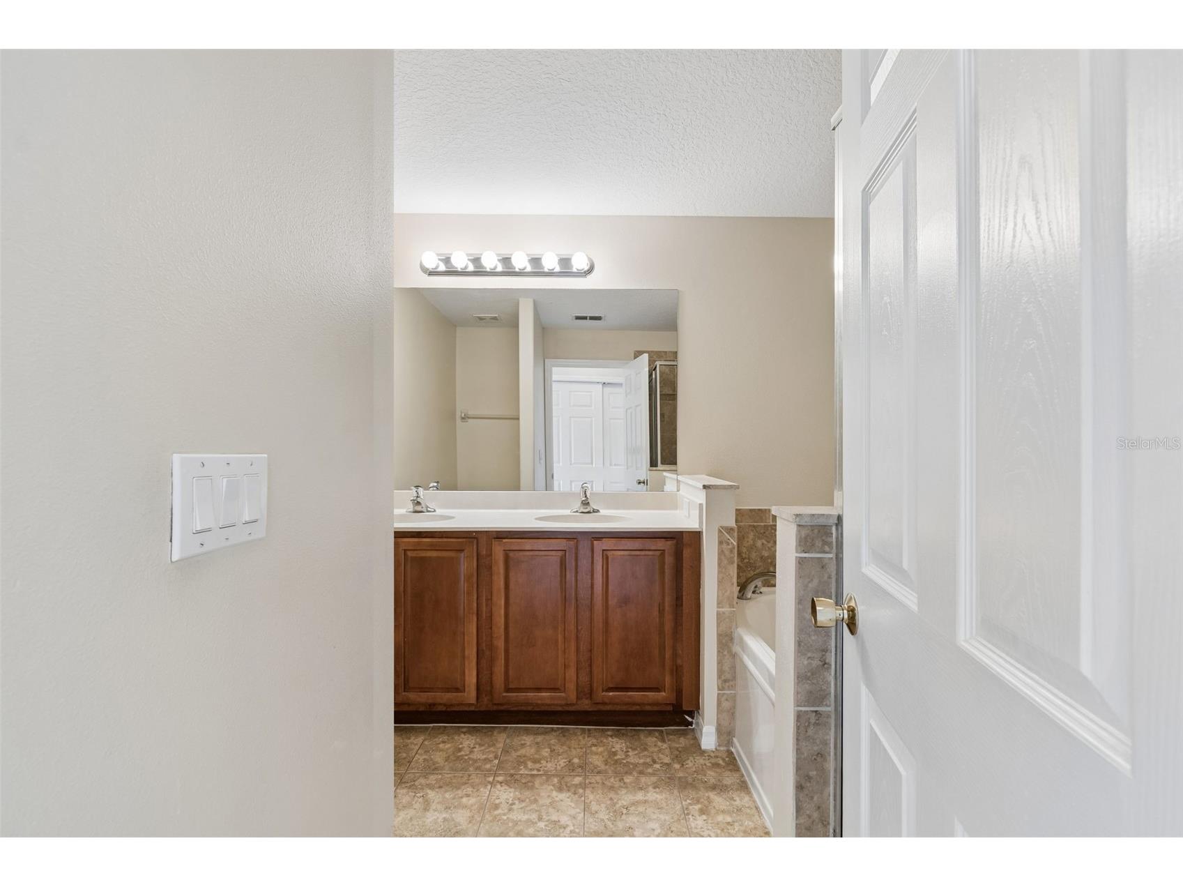20112 Indian Rosewood Drive Tampa FL 33647 TB8486427 image45