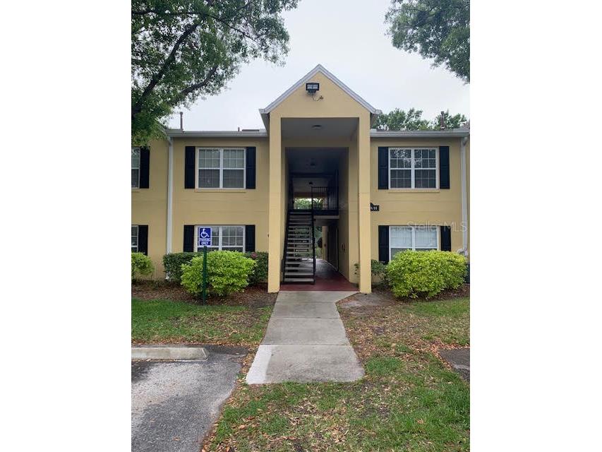 2013 Dixie Belle Drive #2013B Orlando FL 32812 O6102612 image1