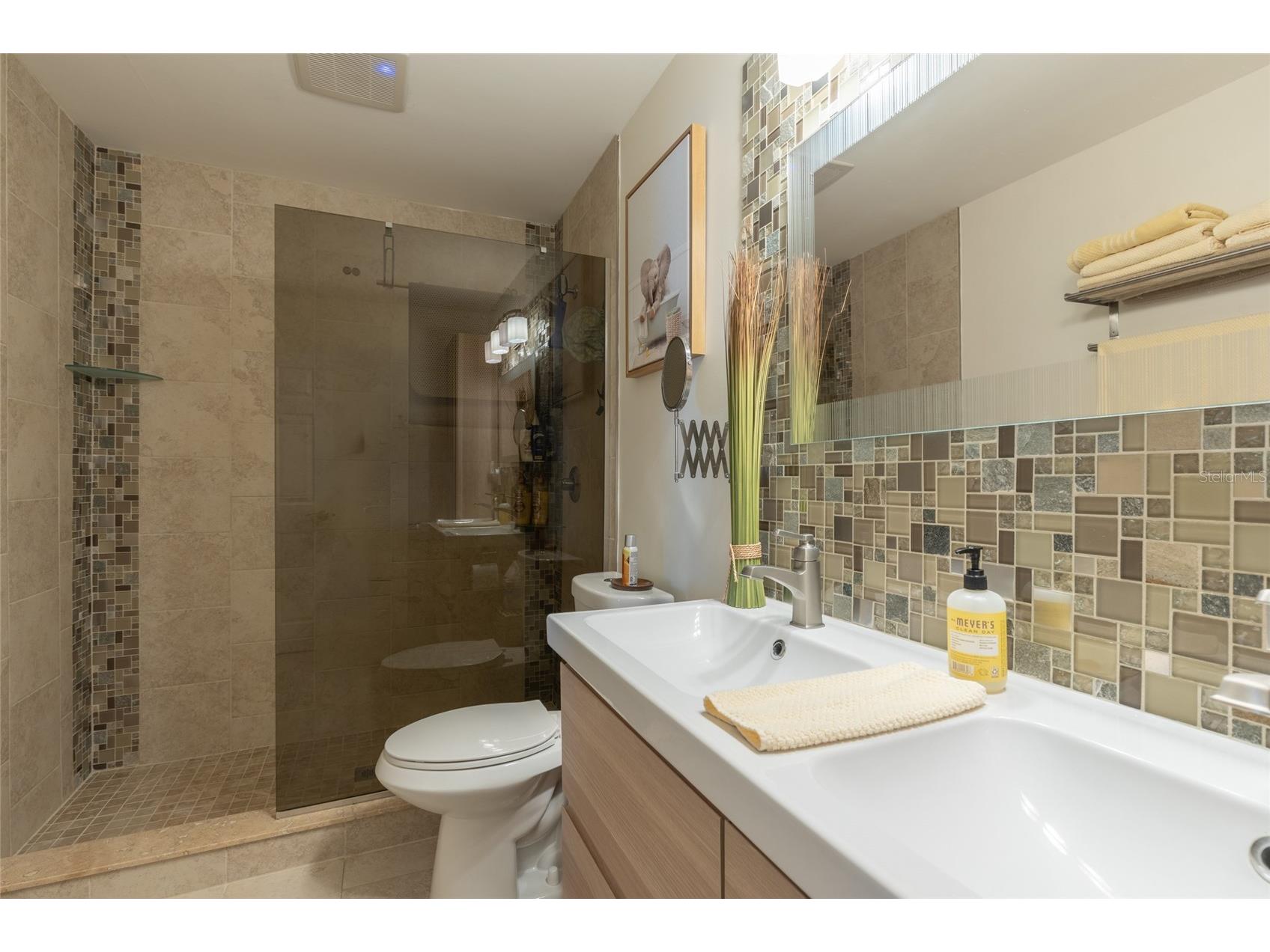 2013 Dover Court Oldsmar FL 34677 TB8519255 image17