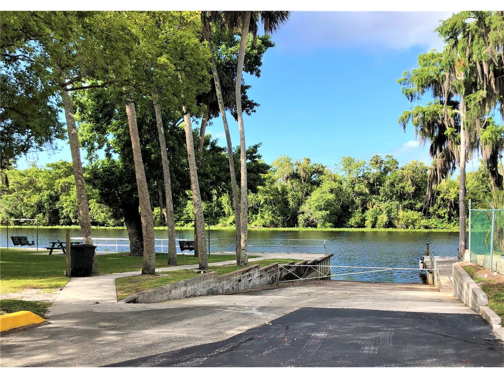 2013 Quail Hollow Dr Deland FL 32720 - ST JOHNS RIVER V4948884 image3