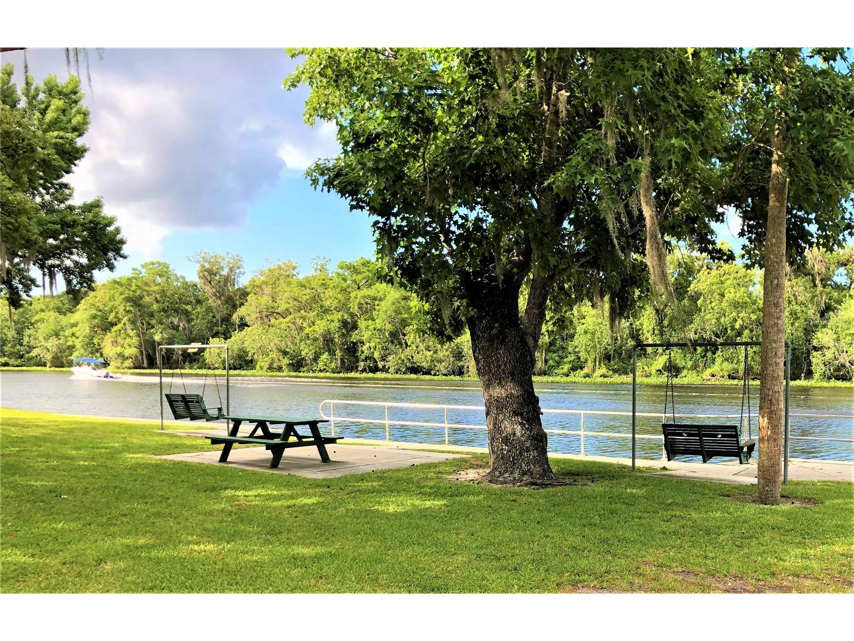 2013 Quail Hollow Dr Deland FL 32720 - ST JOHNS RIVER V4948884 image38