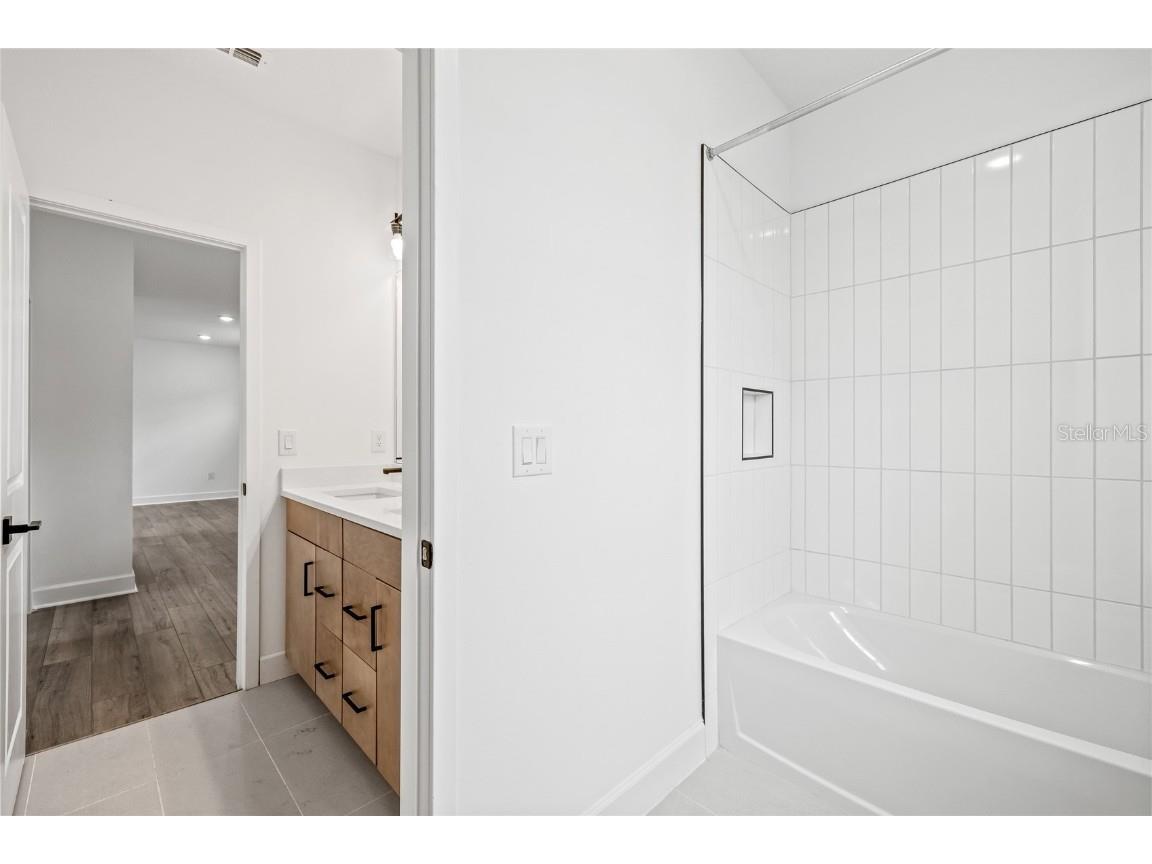 2013 Wild Heron Court Valrico FL 33596 TB8426412 image32