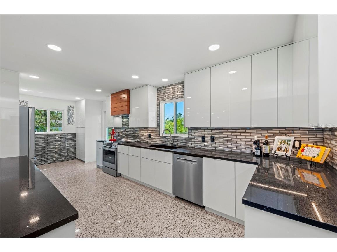 2014 Riverside Drive E Bradenton FL 34208 - MANATEE RIVER A4672794 image27