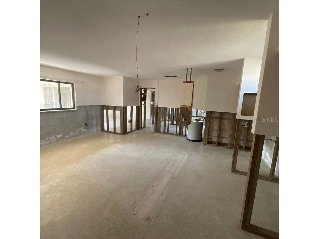 2015 Dolphin Boulevard S Saint Petersburg FL 33707 TB8381061 image10