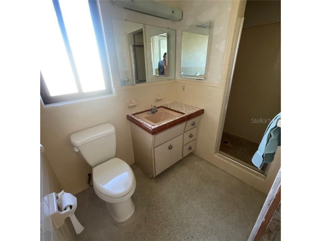 2015 Dolphin Boulevard S Saint Petersburg FL 33707 TB8381061 image12