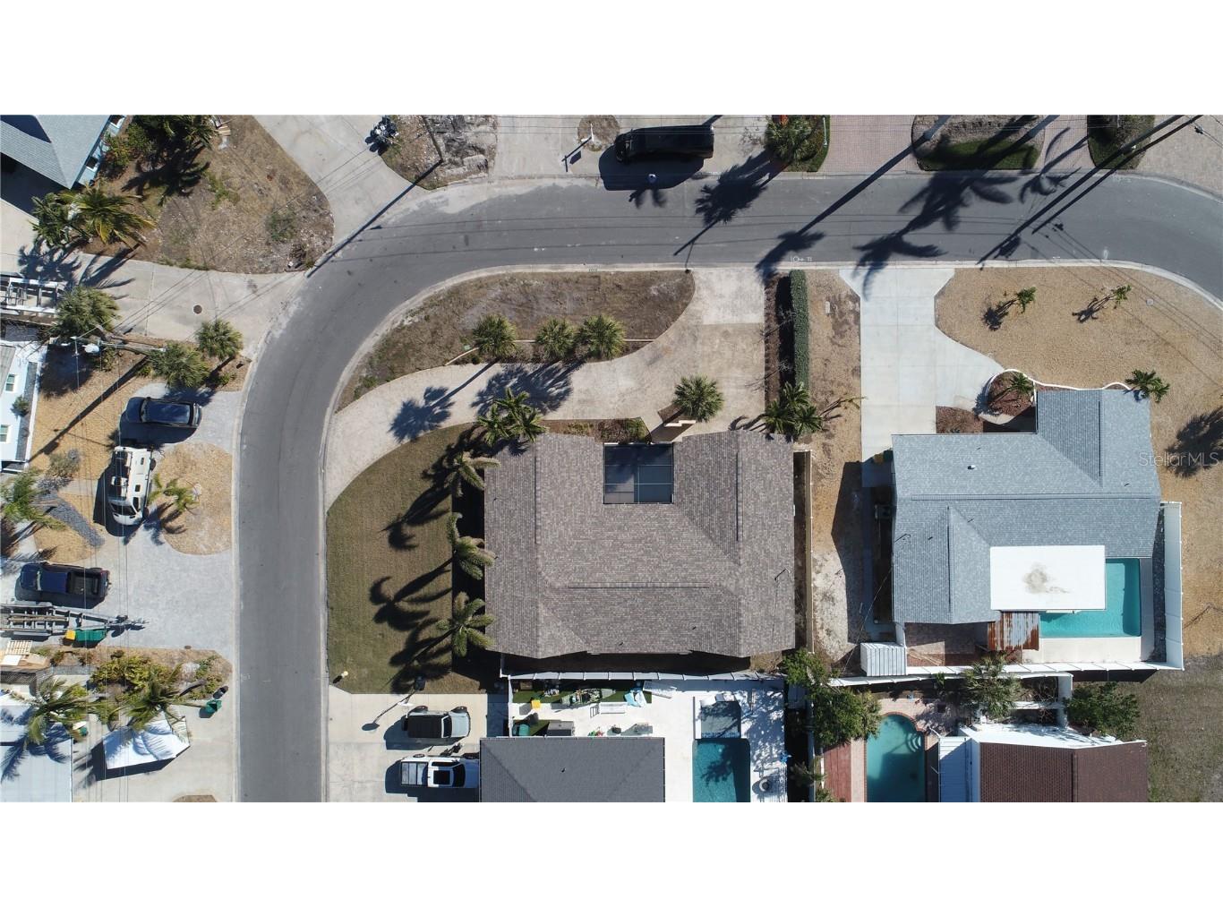 2015 Dolphin Boulevard S Saint Petersburg FL 33707 TB8381061 image2