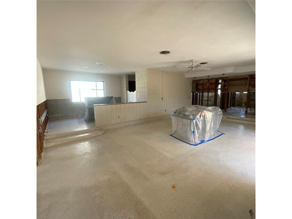 2015 Dolphin Boulevard S Saint Petersburg FL 33707 TB8381061 image4