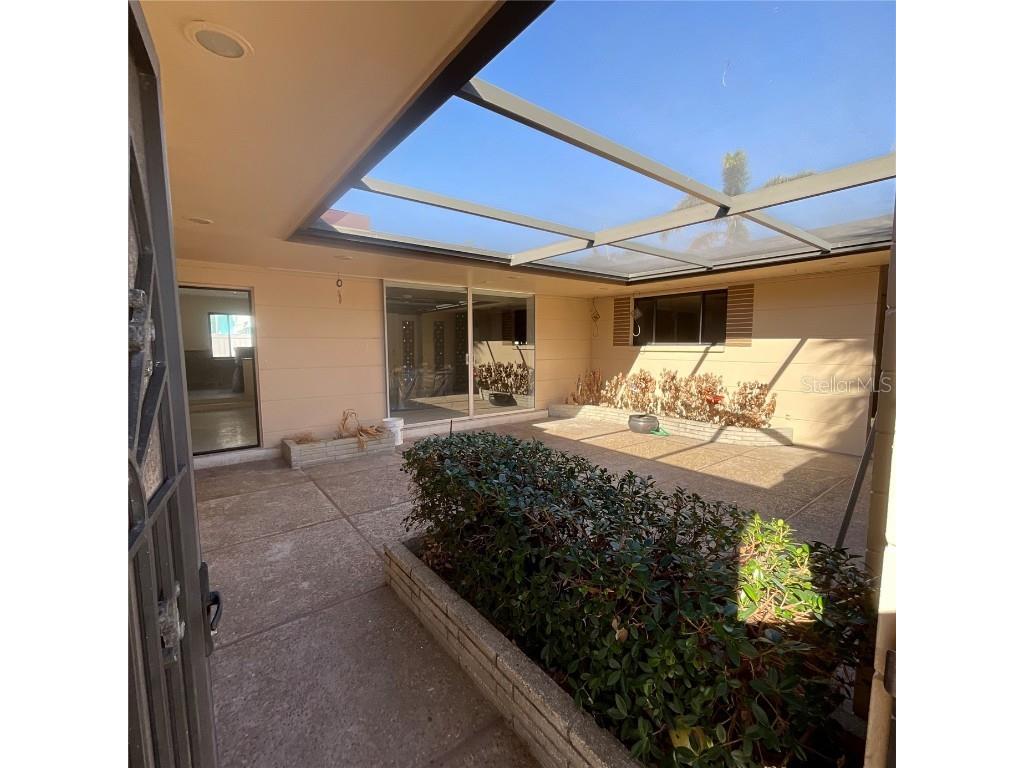 2015 Dolphin Boulevard S Saint Petersburg FL 33707 TB8381061 image5