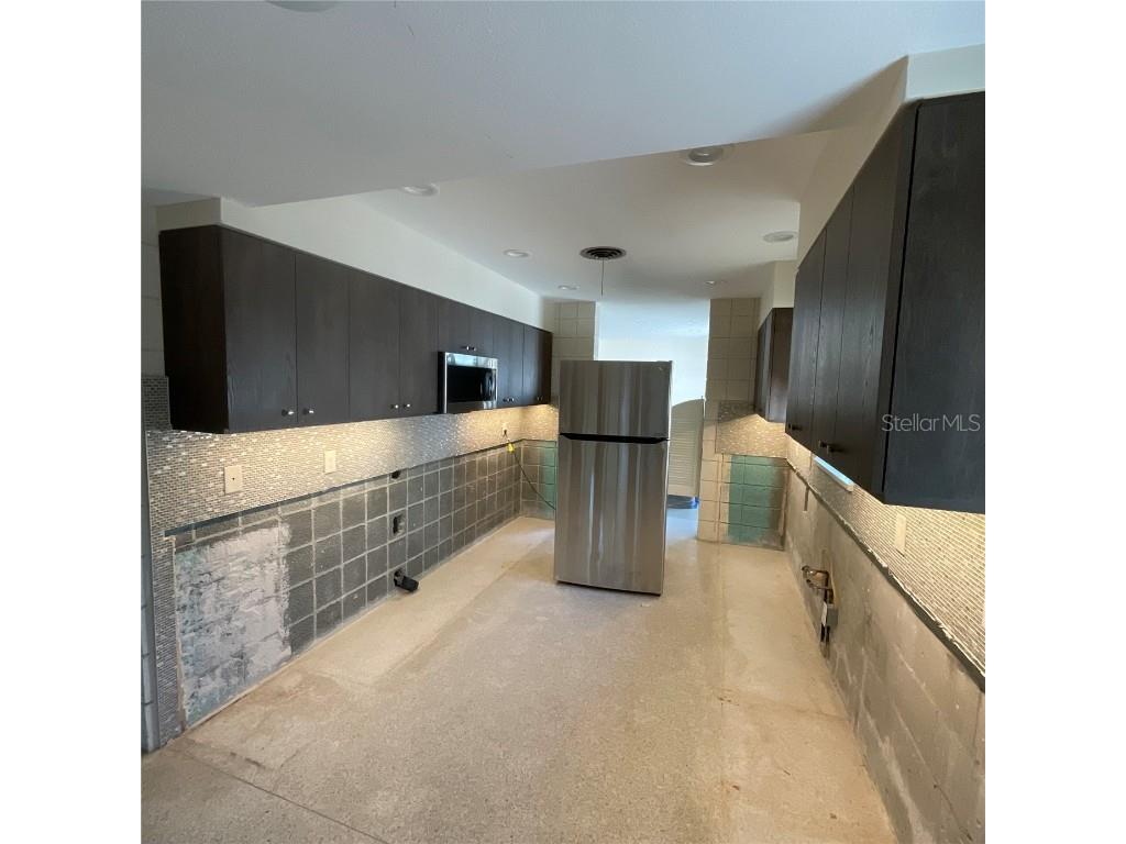 2015 Dolphin Boulevard S Saint Petersburg FL 33707 TB8381061 image6