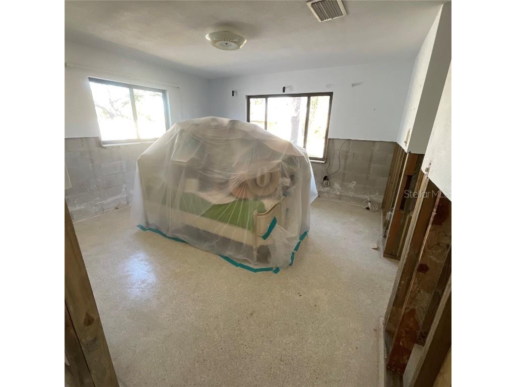 2015 Dolphin Boulevard S Saint Petersburg FL 33707 TB8381061 image8