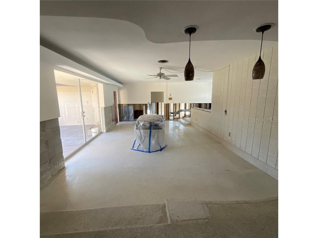 2015 Dolphin Boulevard S Saint Petersburg FL 33707 TB8381061 image9