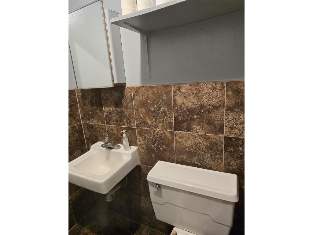 2015 N Washington Boulevard Sarasota FL 34234 A4663086 image58