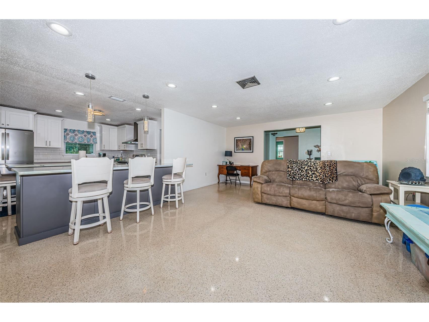 2015 Park Street N Saint Petersburg FL 33710 TB8467413 image8