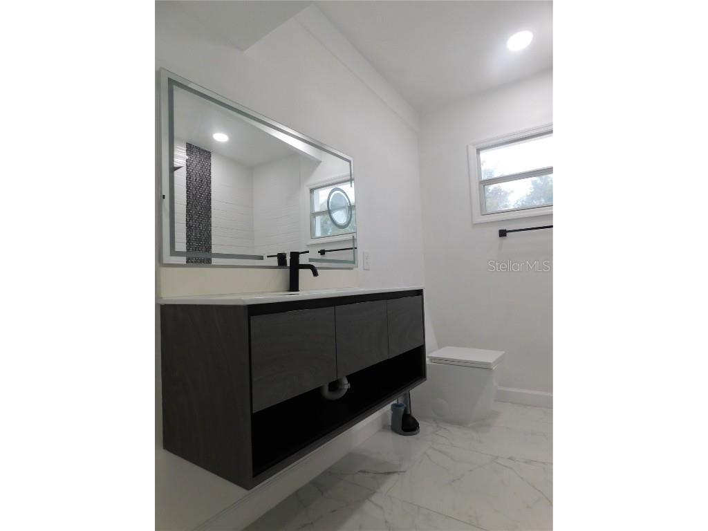 2015 Wishing Well Way Tampa FL 33619 O6359168 image14