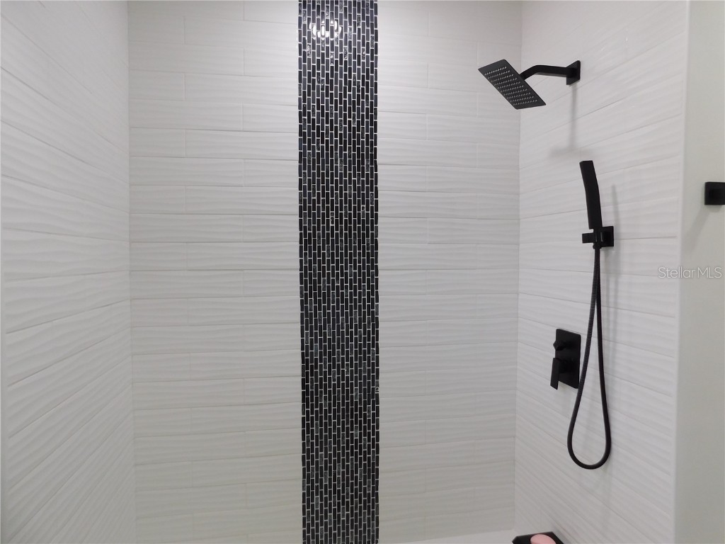 2015 Wishing Well Way Tampa FL 33619 O6359168 image17