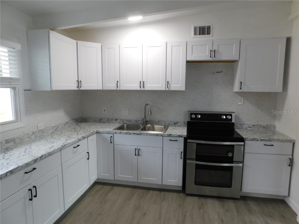 2015 Wishing Well Way Tampa FL 33619 O6359168 image8