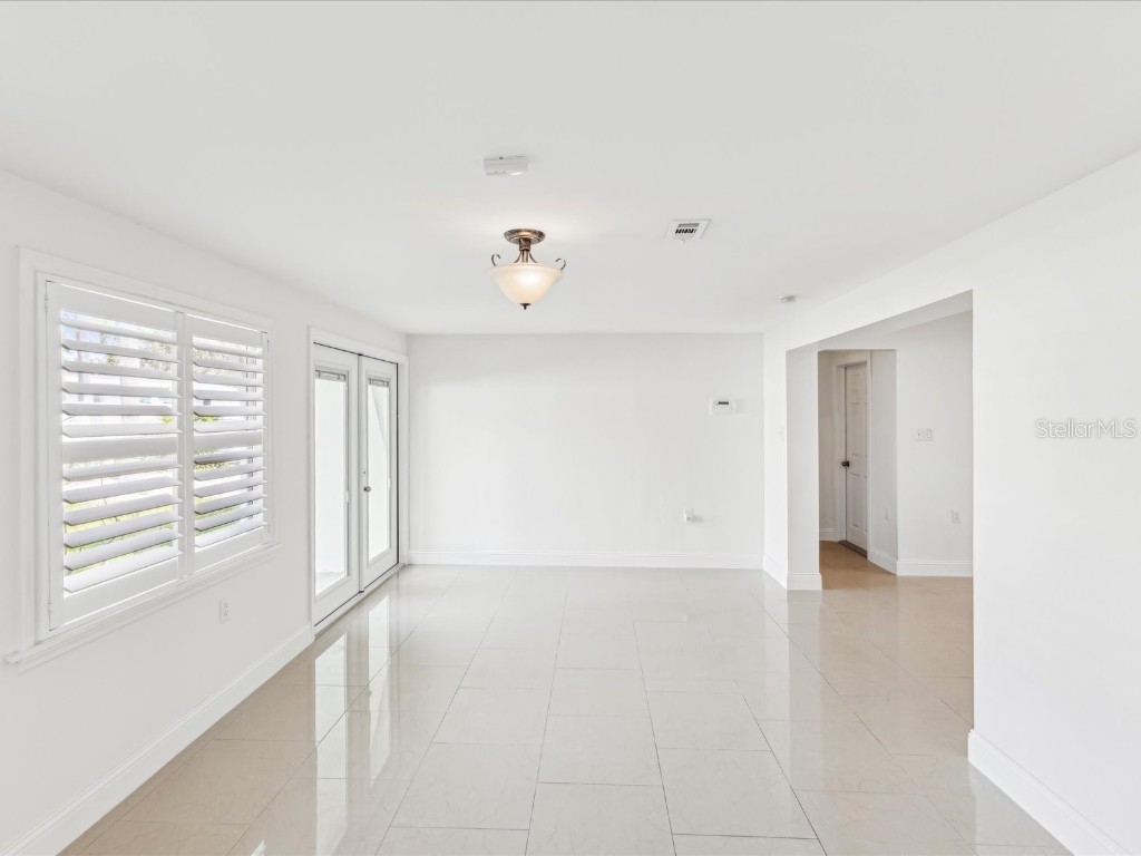 2016 Cove Drive Largo FL 33774 TB8389605 image15