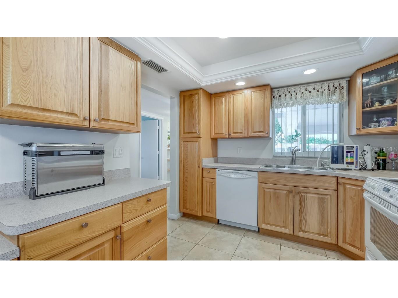 2016 Riverbluff Parkway #V328 Sarasota FL 34231 A4669222 image26