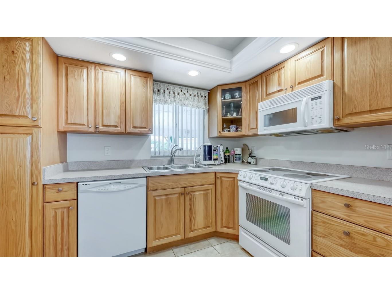 2016 Riverbluff Parkway #V328 Sarasota FL 34231 A4669222 image27