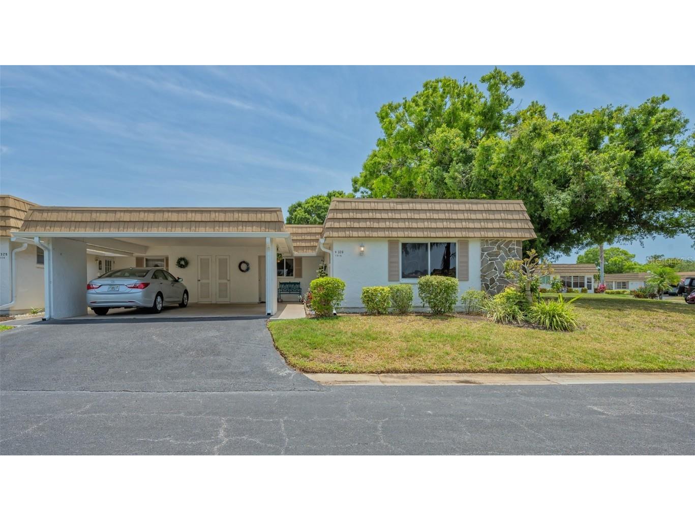 2016 Riverbluff Parkway #V328 Sarasota FL 34231 A4669222 image7