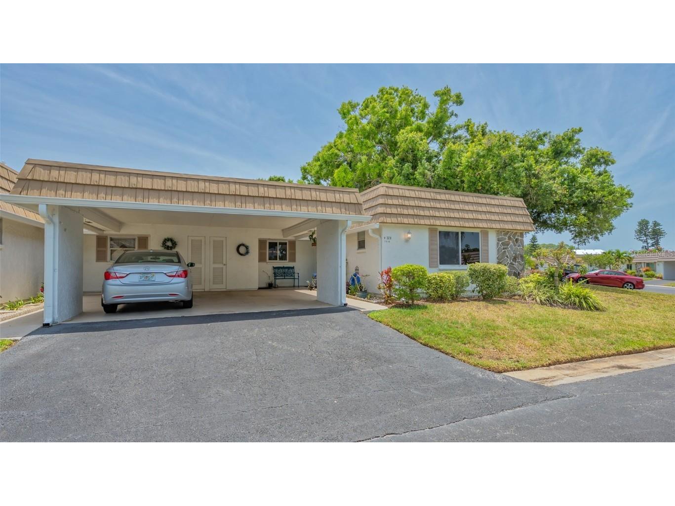 2016 Riverbluff Parkway #V328 Sarasota FL 34231 A4669222 image8