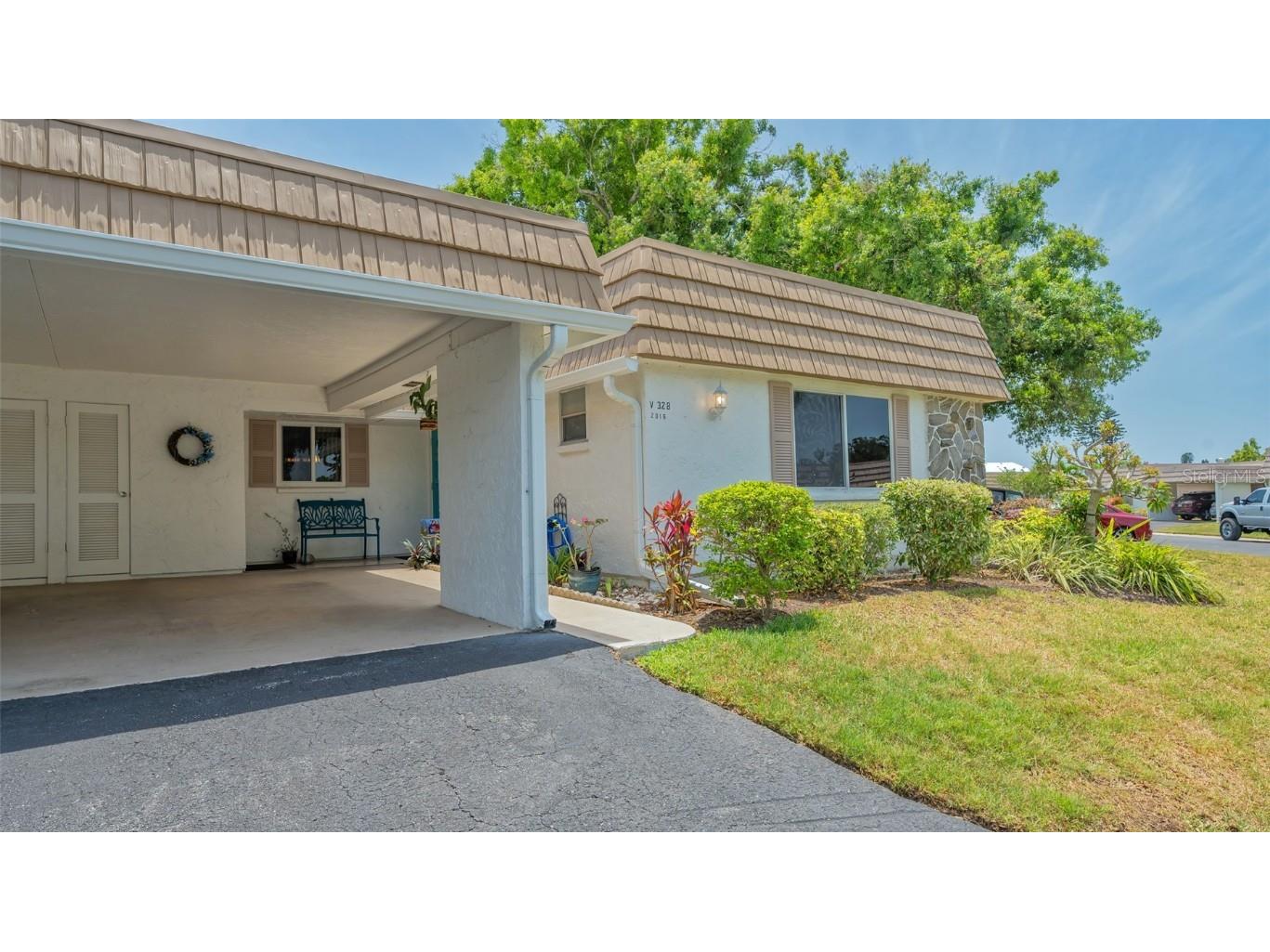 2016 Riverbluff Parkway #V328 Sarasota FL 34231 A4669222 image9