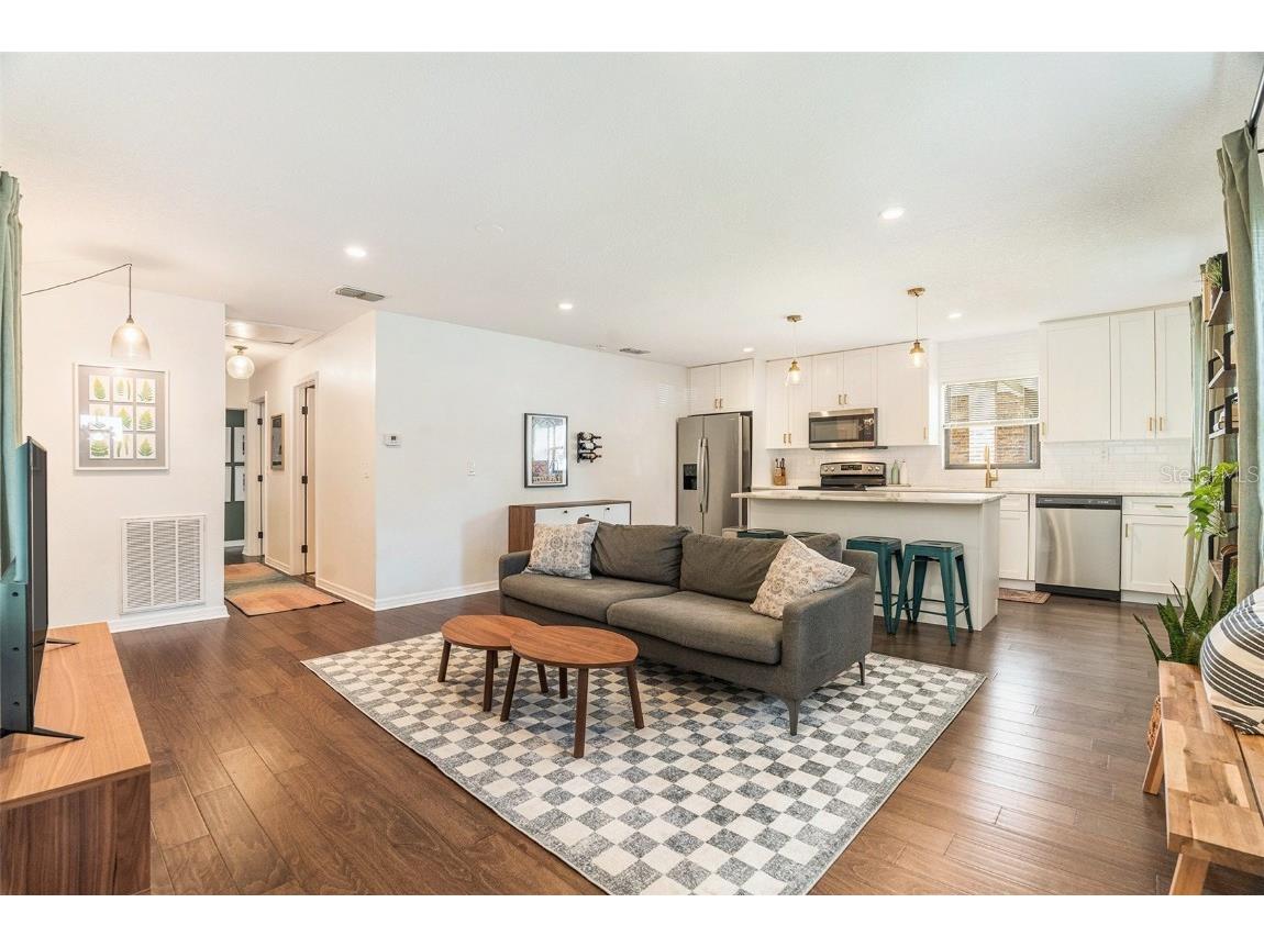 2017 E Henry Avenue Tampa FL 33610 TB8430296 image6