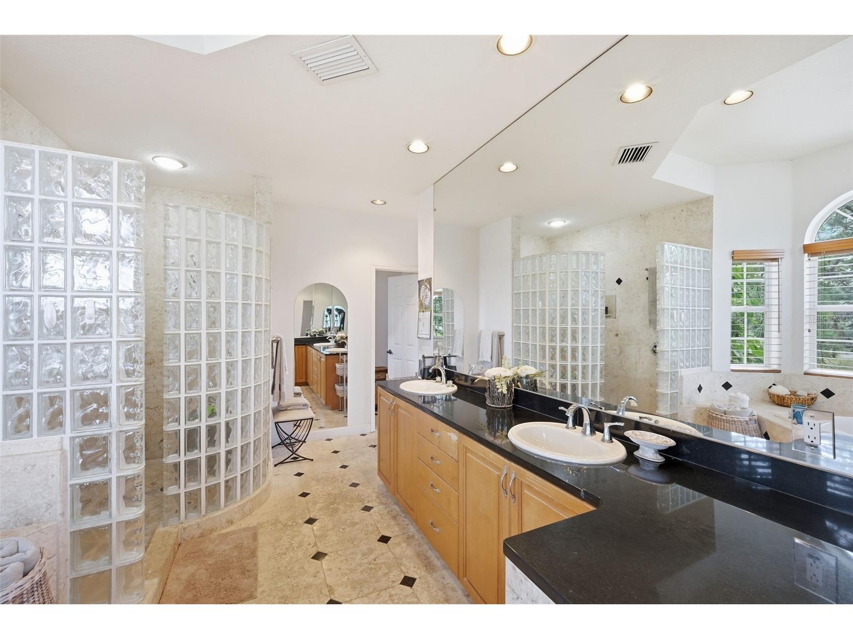 2017 Harbour Watch Circle Tarpon Springs FL 34689 W7884748 image31